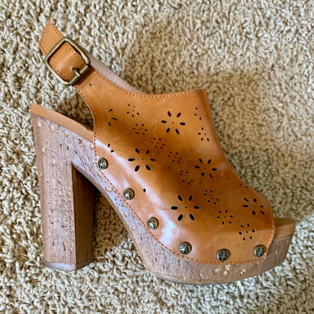 Groove Platform Heels